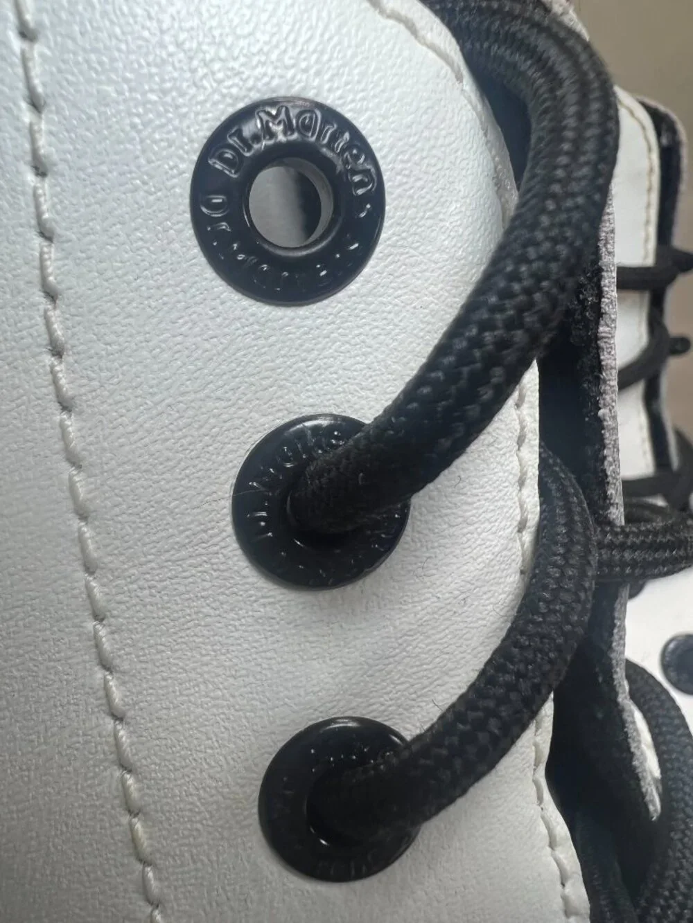 Dr Martens Luana AirWair white boot with yellow trim sz 8